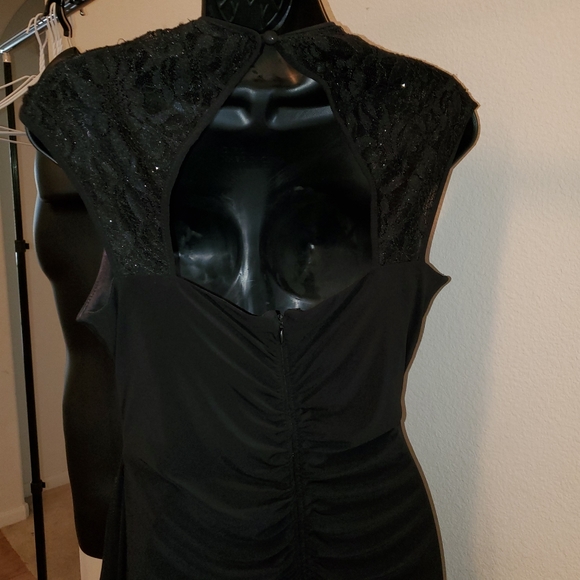 Black dress - Picture 3 of 4